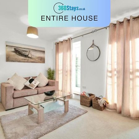 Foxherne 5Bdr 3Ba Serviced House With Parking - Slough By 360Stays المظهر الخارجي الصورة