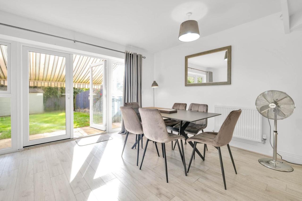Foxherne 5Bdr 3Ba Serviced House With Parking - Slough By 360Stays المظهر الخارجي الصورة