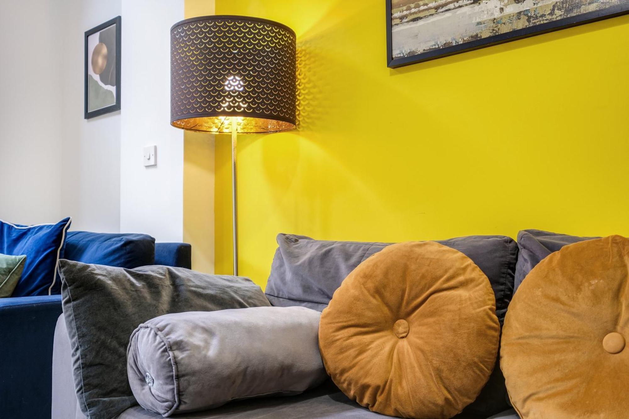 Foxherne 5Bdr 3Ba Serviced House With Parking - Slough By 360Stays المظهر الخارجي الصورة