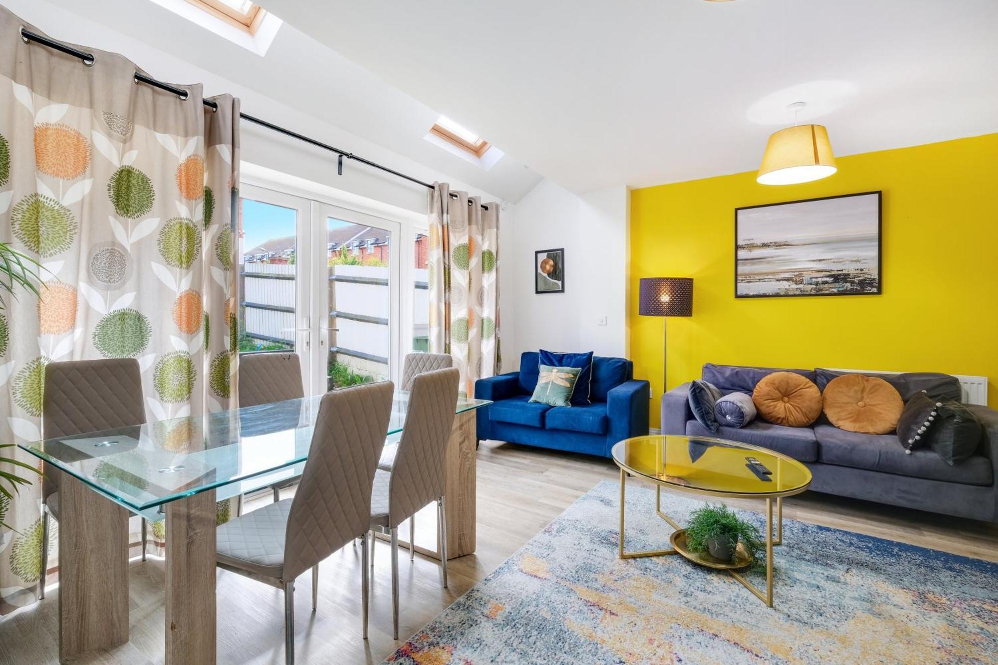Foxherne 5Bdr 3Ba Serviced House With Parking - Slough By 360Stays المظهر الخارجي الصورة