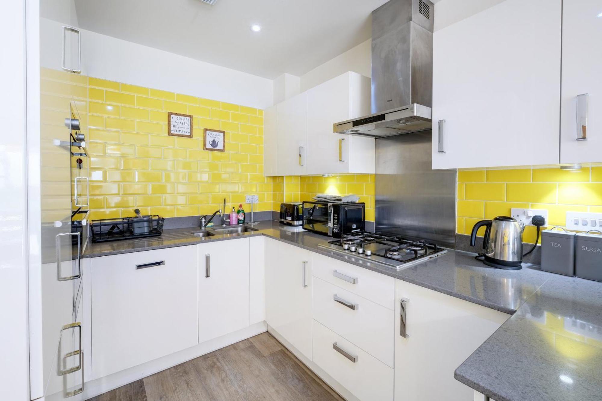 Foxherne 5Bdr 3Ba Serviced House With Parking - Slough By 360Stays المظهر الخارجي الصورة